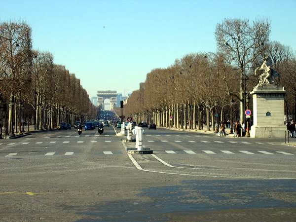 Champs Élyséss und Arc de Triomphe